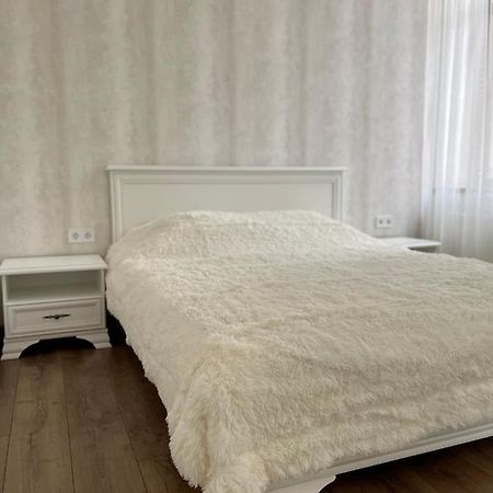 Pride Apartment Lviv Ngoại thất bức ảnh